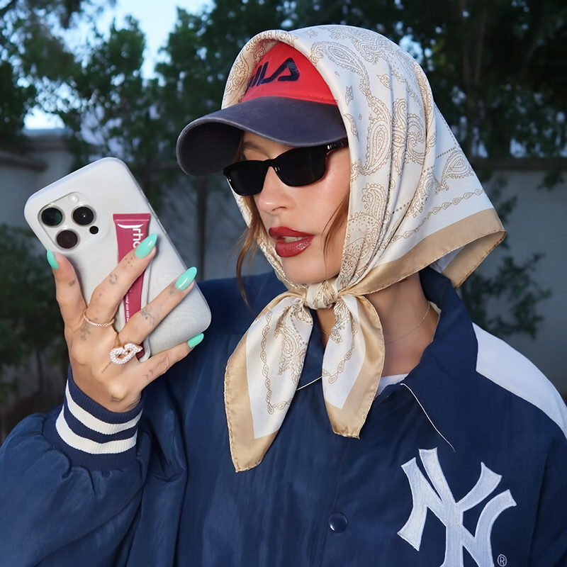 ヴィンテージベージュペイズリープリントスクエアスカーフサテン - Face Scarf Mask のレビューと価格